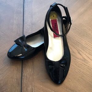 Rachel Shoes Girls 1 Black "Patent Leather Look", Bow And Ankle Strap Worn Once
